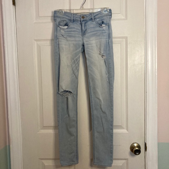 Hollister Distressed Light Washed Strait leg jeans - Picture 1 of 5